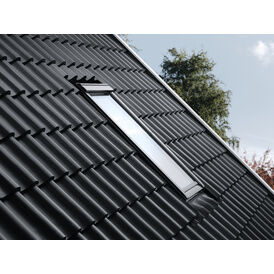 VELUX EDW MK06 2500 Pro+ Conservation Profiled Tile Flashing Kit - 78cm x 118cm (Black)