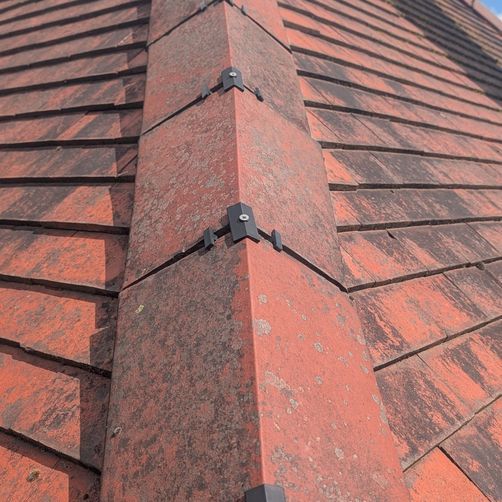Customer image of Kytun Anthracite ECO Universal Dry Ridge Tile Fixing Kit - 6m