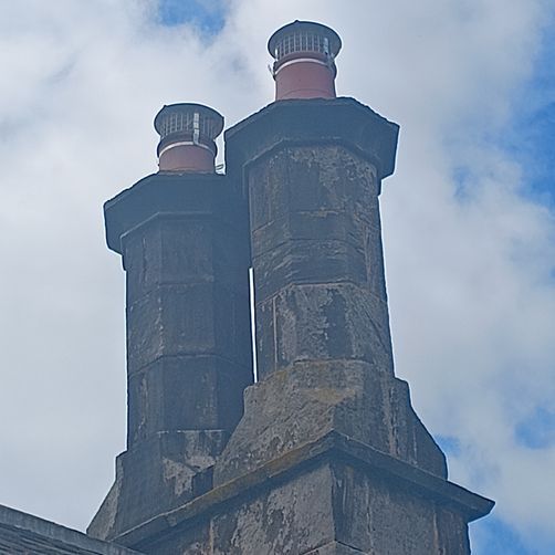 Customer image of Brewer Round Strap Fix Solid Fuel Birdguard Chimney Cowl (Fits Pots 6" - 10")