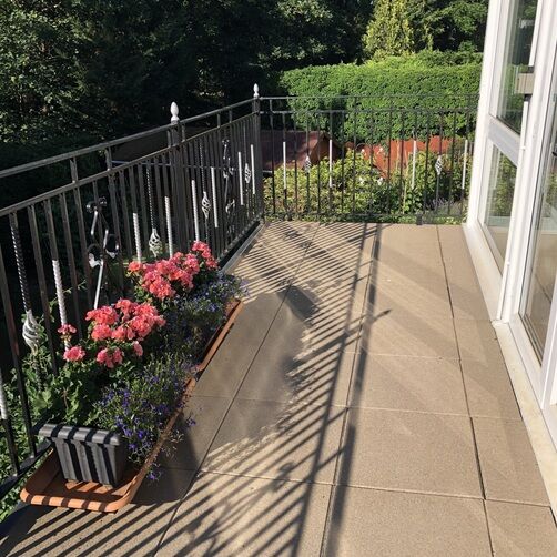 Customer image of Castle Composites Castleflex Rubber Interlocking Promenade Tiles (500mm x 500mm x 30mm)