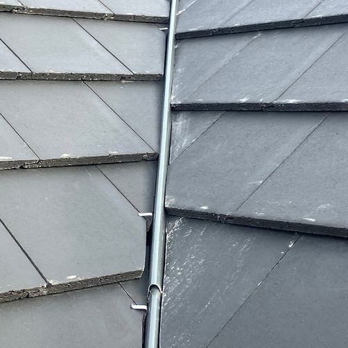 Customer image of Rooftec Stainless Steel Top C Roof Tile Clips - Pack of 50