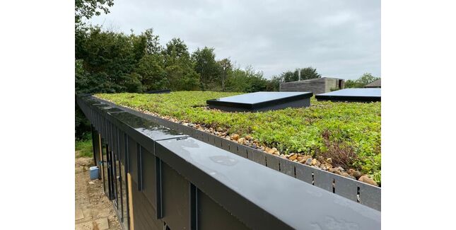 Wallbarn Green Roof Aluminium Edging Bar (2.4m)